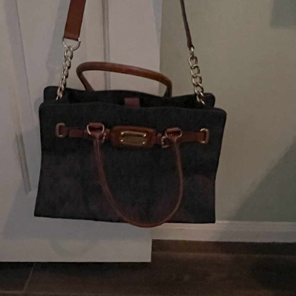 Michael Kors purse in excellent condition!
